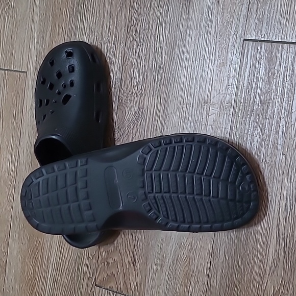 Clogs - Picture 2 of 2